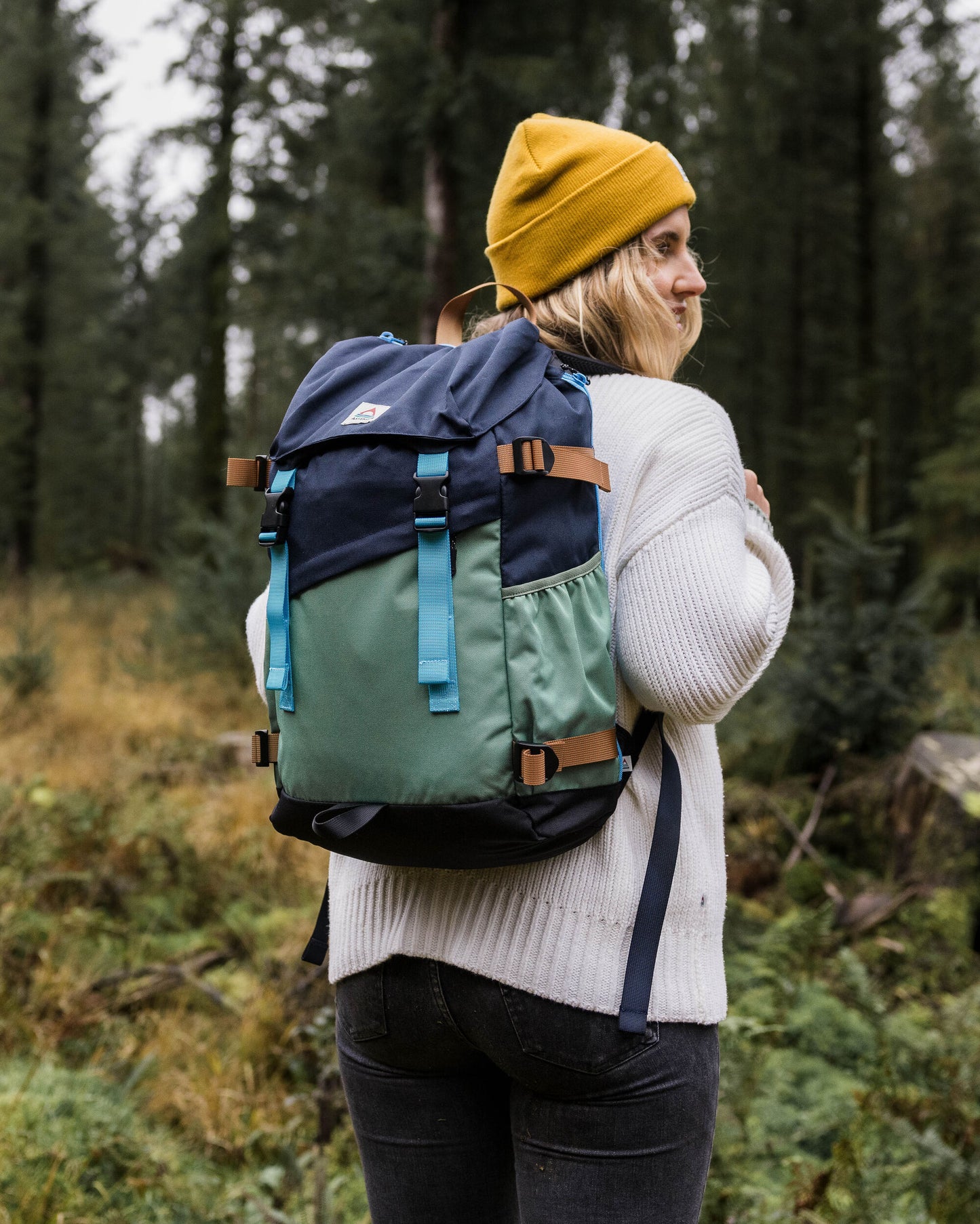 Womens_Boondocker Recycled 26L Backpack - Deep Navy/Laurel Green