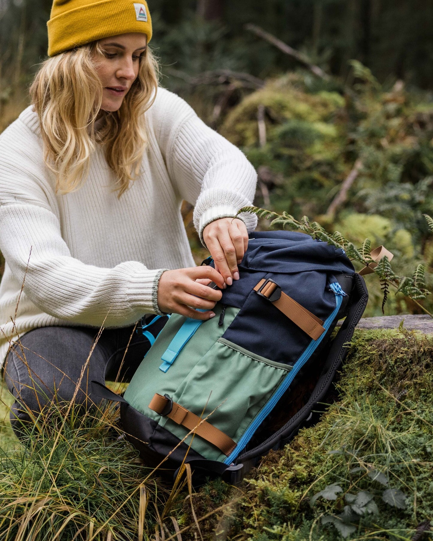 Womens_Boondocker Recycled 26L Backpack - Deep Navy/Laurel Green